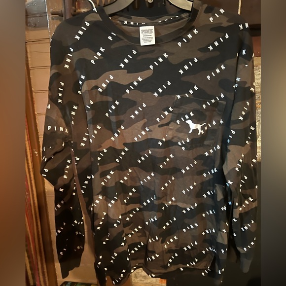 EUC PINK long sleeve camo tee, with white graphics. Pocket front. Oversized - Picture 1 of 4